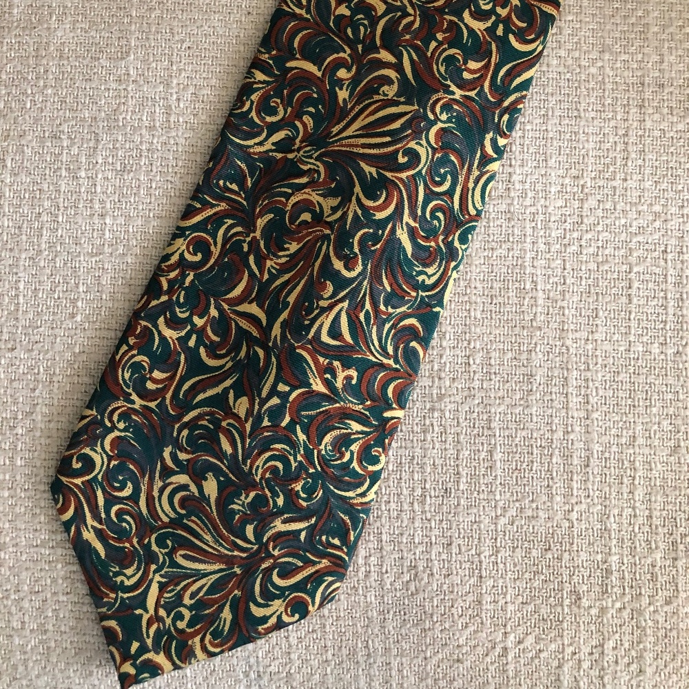 Joseph Abboud silk tie. Made in Italy.